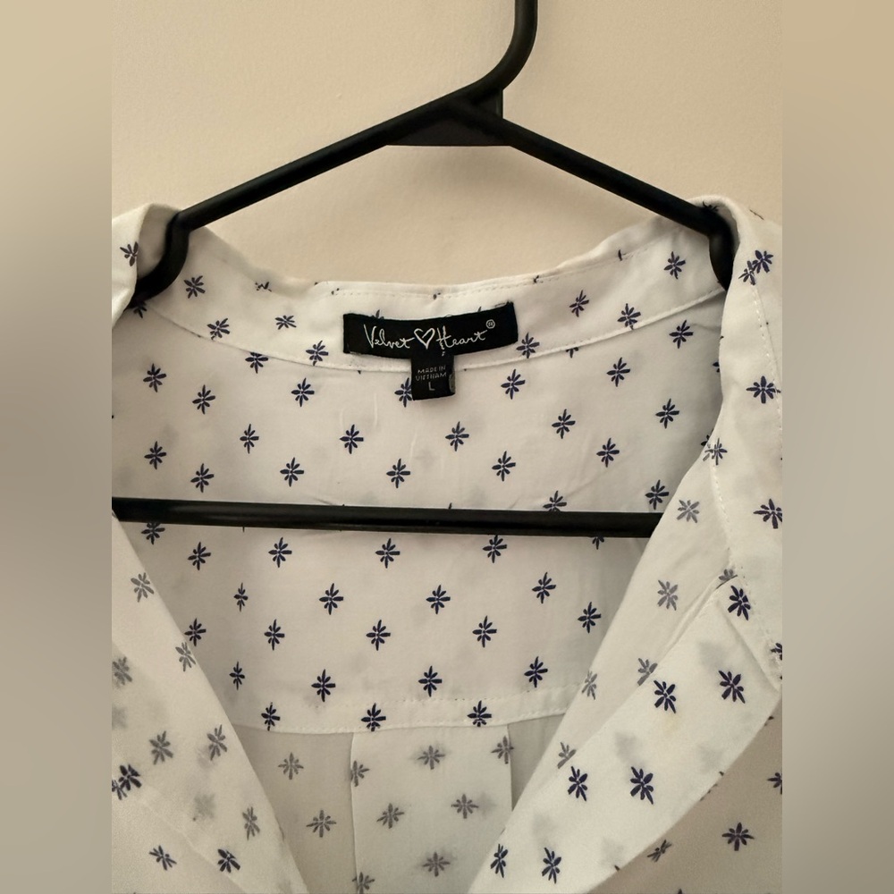 Vince Camuto Navy and White Patterned Blouse - Picture 4 of 7